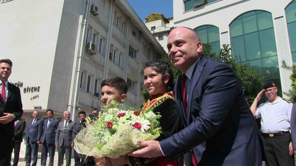 VALİLER KARARNAMESİ İLE SİNCAN KAYMAKAMLIĞI'NDAN ARTVİN VALİLİĞİNE ATANAN CENGİZ ÜNSAL GÖREVİNE BAŞLADI