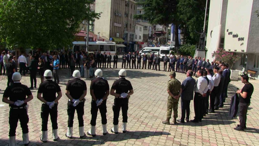 VALİLER KARARNAMESİ İLE SİNCAN KAYMAKAMLIĞI'NDAN ARTVİN VALİLİĞİNE ATANAN CENGİZ ÜNSAL GÖREVİNE BAŞLADI