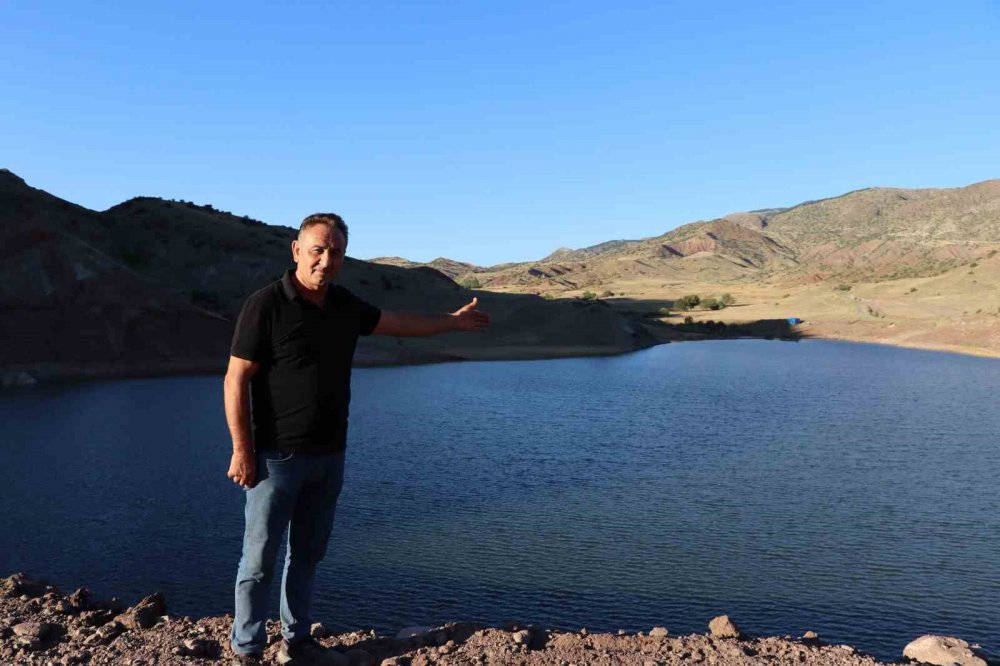 10 BİN DÖNÜM KIRAÇ ARAZİ SUYA KAVUŞACAK. ERZURUM'UN OLTU İLÇESİNE BAĞLI TOPRAKKALE MAHALLESİ'NDE 10 BİN DÖNÜM KIRAÇ ARAZİYİ SULAYACAK OLAN GÖLETİN YAPIMINDA SON AŞAMAYA GELİNDİ