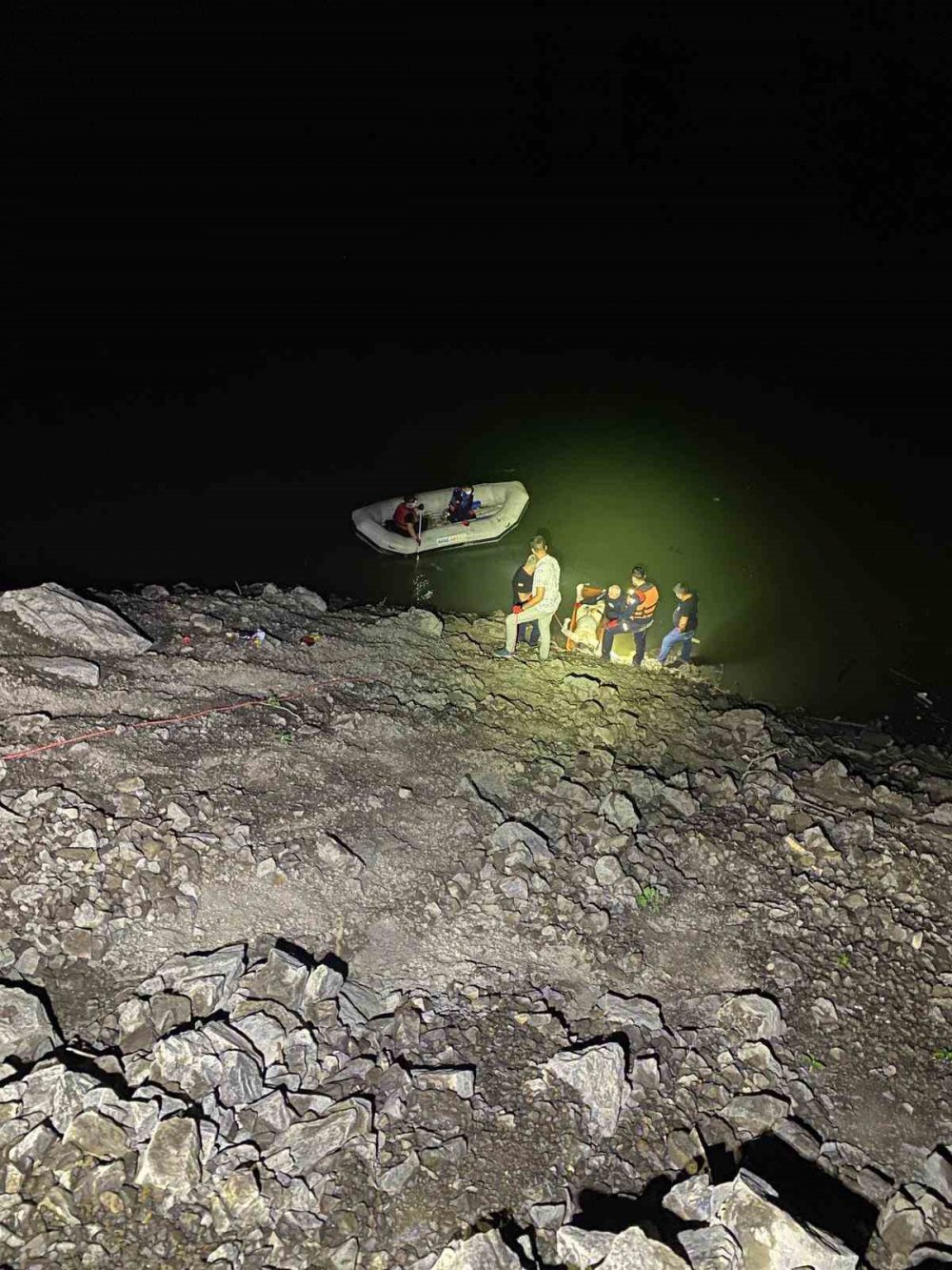 ARTVİN'DE, ŞAVŞAT NEHRİNE DÜŞEN KAMYONET SÜRÜCÜSÜ ZÜBEYİR TOPAL'IN CESEDİ 91 GÜN SONRA BULUNARAK EKİPLERCE NEHİRDEN ÇIKARTILDI