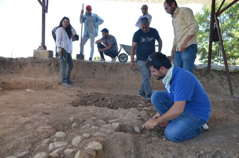 ÇORUM'DAKİ ŞAPİNUVA'DAKİ HİTİT İMPARATORLUĞU'NDAKİ ARINMA RİTÜELLERİNDE KULLANILAN VE KUTSAL OLDUĞUNA İNANILAN SUYUN KAYNAĞI, ŞAPİNUVA'DA YÜRÜTÜLEN KAZILARDA GÜN YÜZÜNE ÇIKARTILIYOR
