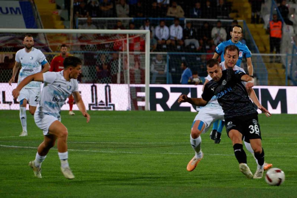 TRENDYOL 1. LİG'İN 3. HAFTASINDA ERZURUMSPOR FK, 207 GÜN SONRA İLK KEZ TARAFTARININ KARŞISINDA OYNADIĞI MÜSABAKADA MANİSA FUTBOL KULÜBÜ'NE 2-1 MAĞLUP OLDU