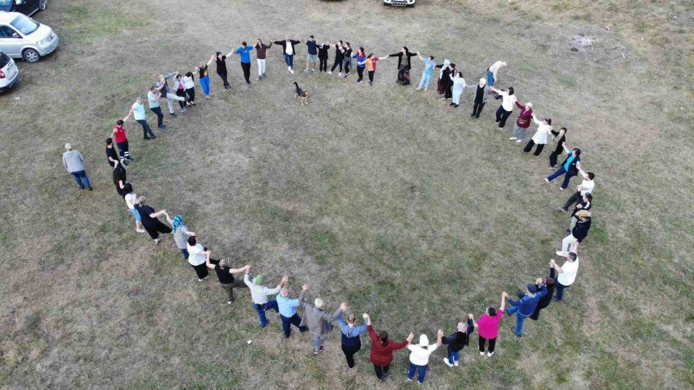 ARTVİN'DE DÜZENLENEN BAL FESTİVALİNDE COĞRAFİ İŞARETLİ HATİLA BALI AÇIK ARTTIRMA USULÜ İLE 55 BİN LİRAYA SATILDI
