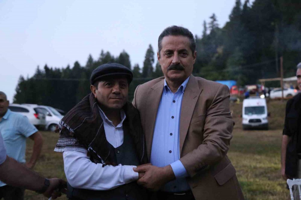 ARTVİN'DE DÜZENLENEN BAL FESTİVALİNDE COĞRAFİ İŞARETLİ HATİLA BALI AÇIK ARTTIRMA USULÜ İLE 55 BİN LİRAYA SATILDI