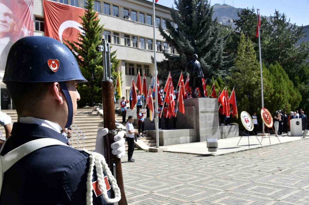 GÜMÜŞHANE'DE 30 AĞUSTOS ZAFER BAYRAMININ 101.YILDÖNÜMÜ DÜZENLENEN TÖRENLERLE KUTLANDI