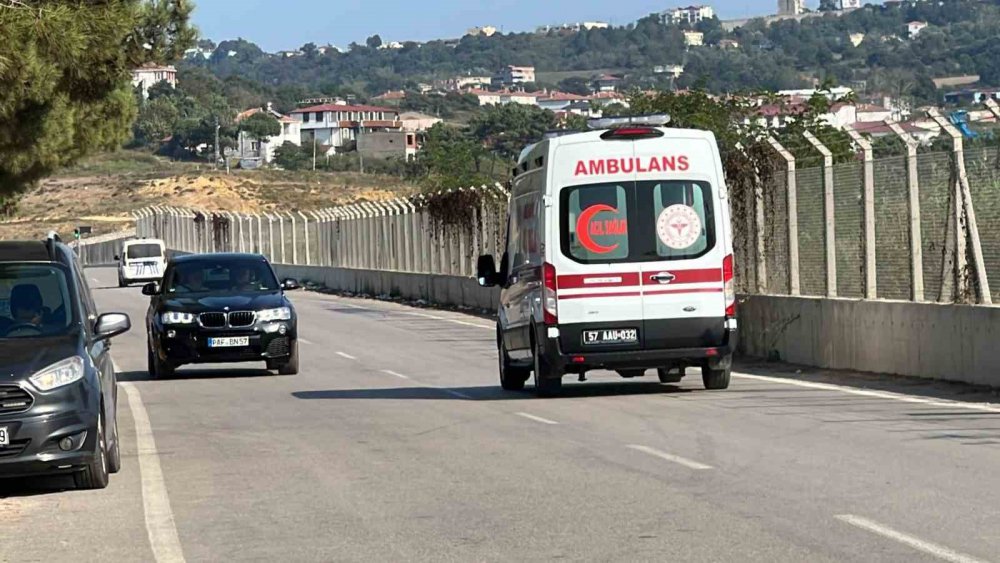 SİNOP'TA SERİNLEMEK İÇİN DENİZE GİREN 5 KİŞİLİK BİR AİLE AKINTIYA KAPILARAK BOĞULMA TEHLİKESİ GEÇİRDİ