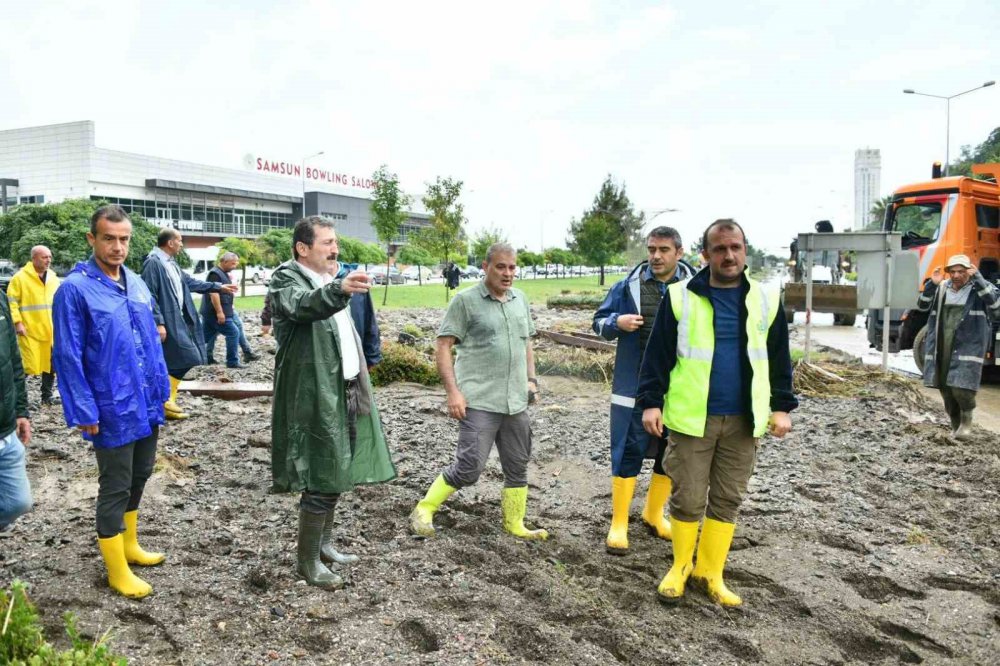 SAMSUN VALİSİ TAVLI: “YAĞMUR SABAHA KADAR SÜRECEK, HERKESİN TEYAKKUZ HALİNDE OLMASINI İSTİYORUM” DEDİ