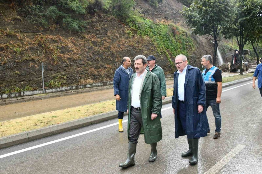 SAMSUN VALİSİ TAVLI: “YAĞMUR SABAHA KADAR SÜRECEK, HERKESİN TEYAKKUZ HALİNDE OLMASINI İSTİYORUM” DEDİ