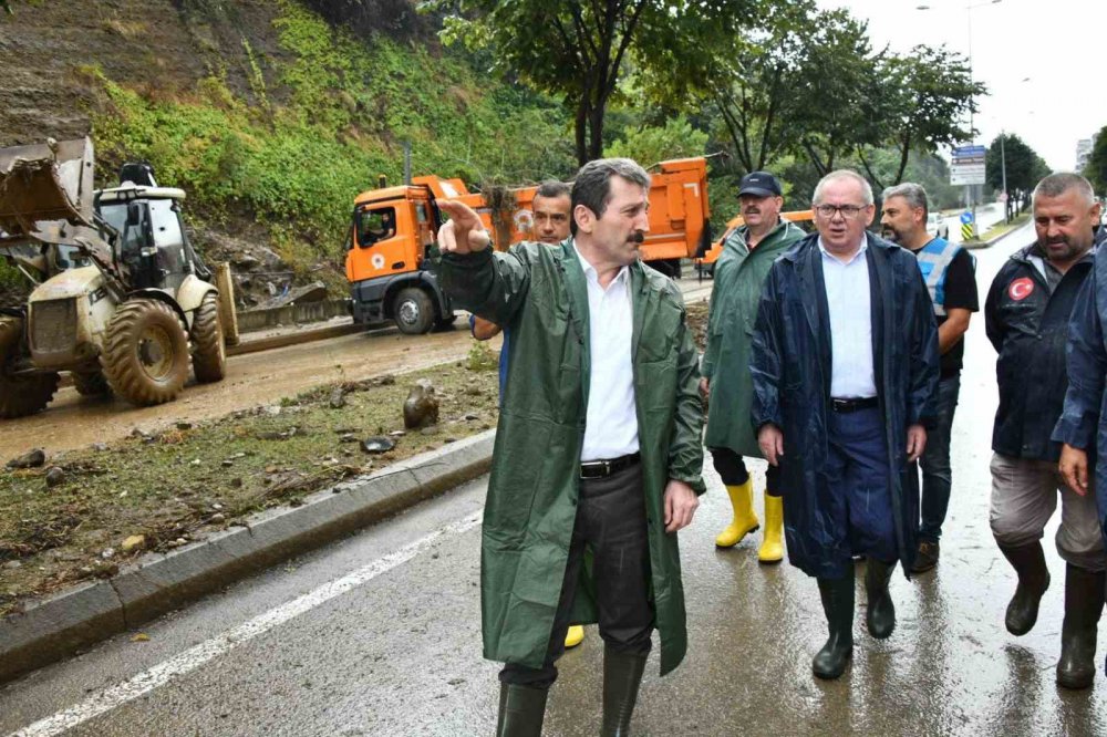 SAMSUN VALİSİ TAVLI: “YAĞMUR SABAHA KADAR SÜRECEK, HERKESİN TEYAKKUZ HALİNDE OLMASINI İSTİYORUM” DEDİ