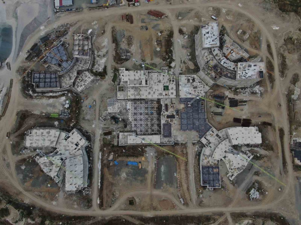 TRABZON'DA YAPIMI SÜREN 900 YATAKLI ŞEHİR HASTANESİ'NİN YAPIM ÇALIŞMALARI YÜZDE 20 ORANINDA TAMAMLANDI