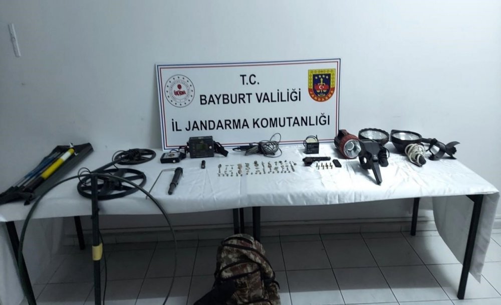 BAYBURT İL JANDARMA KOMUTANLIĞINCA YAPILAN ÇALIŞMALAR SONUCUNDA BAYBURT VE ÇEVRE İLLERDE İZİNSİZ KAZI YAPILDIĞI TESPİT EDİLDİ