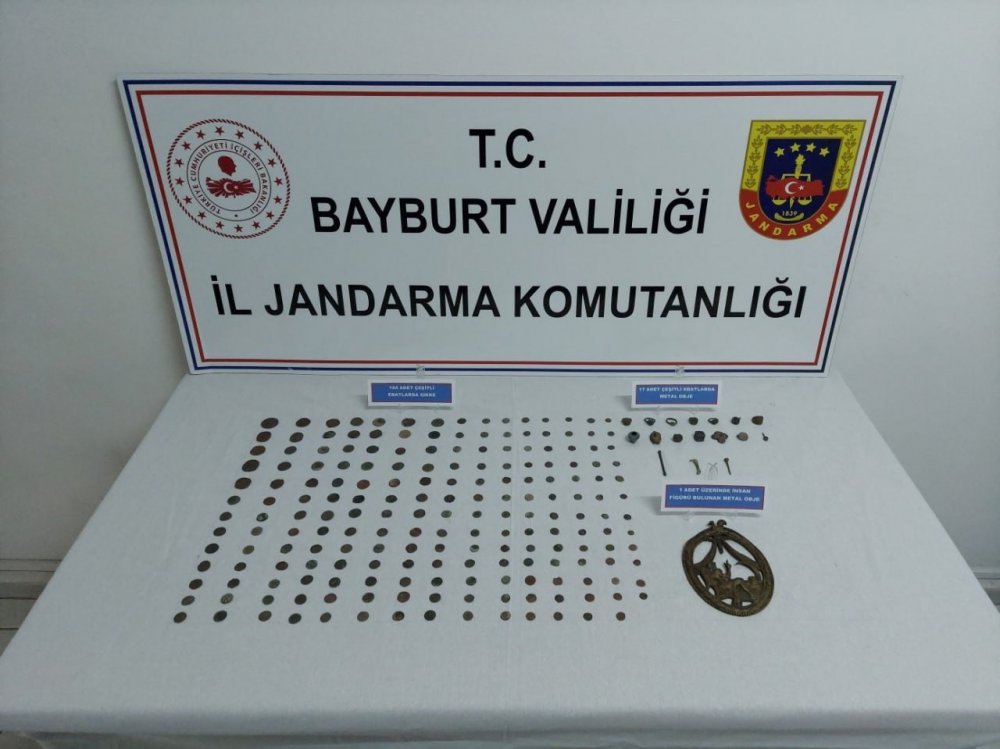 BAYBURT İL JANDARMA KOMUTANLIĞINCA YAPILAN ÇALIŞMALAR SONUCUNDA BAYBURT VE ÇEVRE İLLERDE İZİNSİZ KAZI YAPILDIĞI TESPİT EDİLDİ