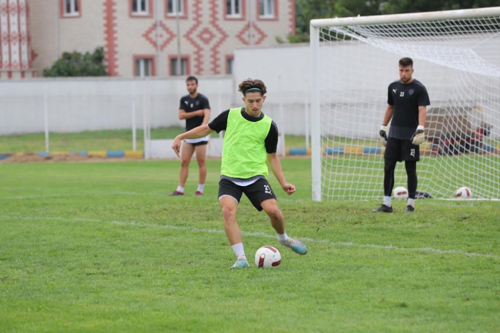 ORDU'NUN FATSA BELEDİYE BAŞKANI İBRAHİM ETEM KİBAR, FATSA BELEDİYESPOR'UN BU YIL 2 LİG HEDEFLEDİĞİNİ BELİRTEREK, "TAKIMIZ GERÇEKTEN SEZONA HAZIR. İNŞALLAH BU YIL 2. LİG HEDEFİMİZ YOLUNDA ÇOK BAŞARILI SONUÇLAR ALACAĞIZ