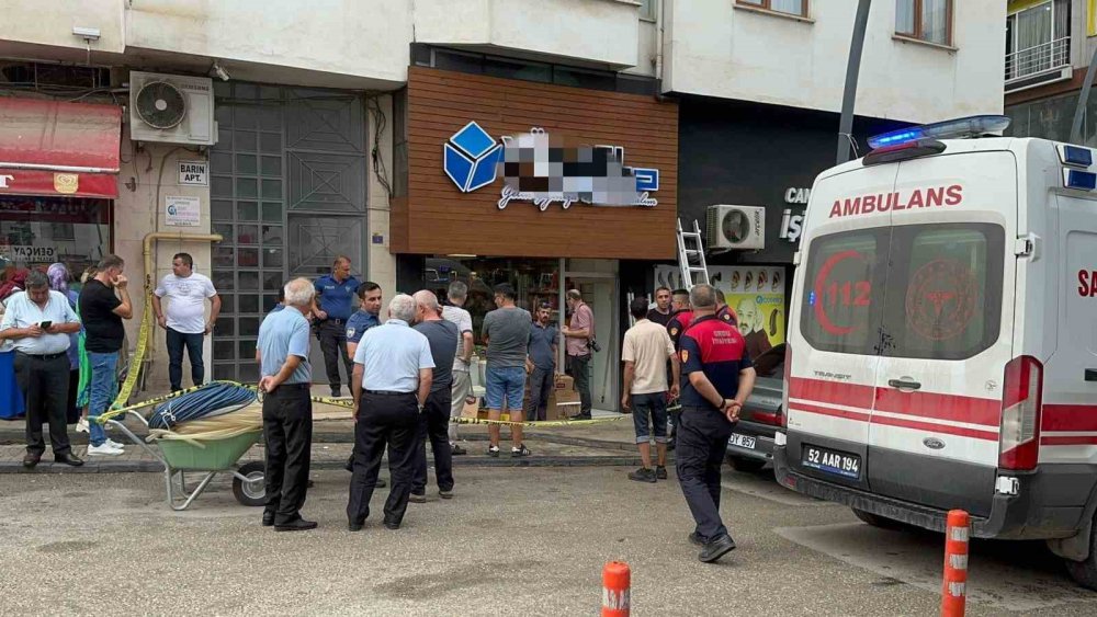 ORDU'NUN FATSA İLÇESİ MUSTAFA KEMAL PAŞA MAHALLESİ’NDE ASANSÖR BOŞLUĞUNA DÜŞEN EMEKLİ ÖĞRETMEN ABDULLAH BARIN HAYATINI KAYBETTİ