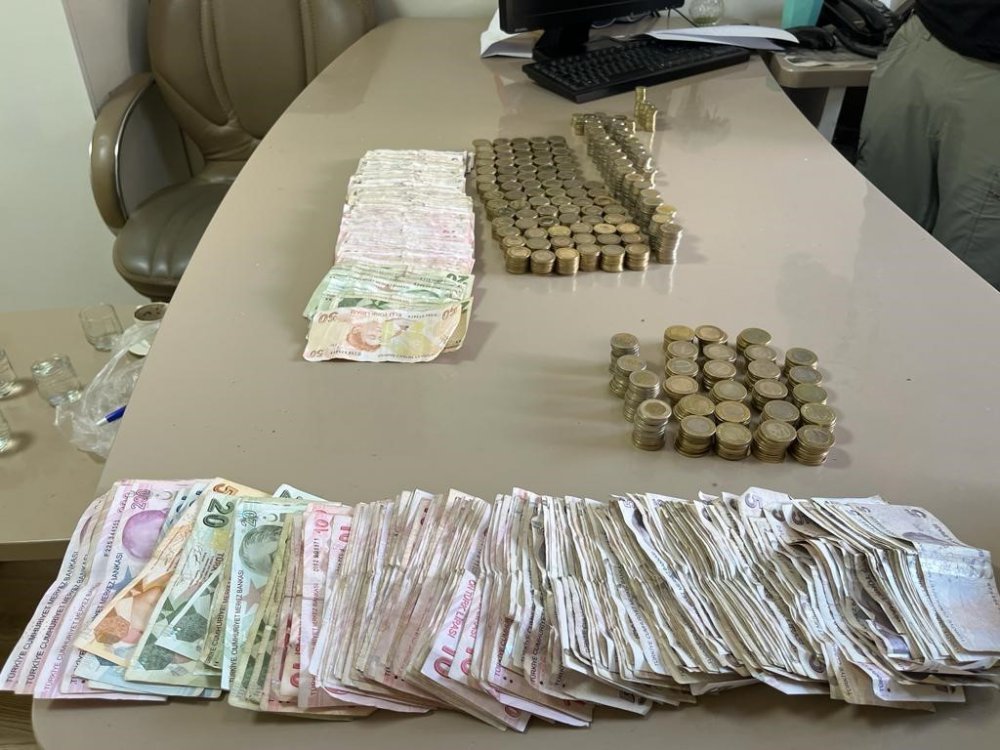 SOSYAL MEDYA HESAPLARI ÜZERİNDEN VERMİŞ OLDUKLARI TEPKİYE DUYARSIZ KALMAYAN ERZURUM VALİSİ MUSTAFA ÇİFTÇİ, "GEREKENİ YAPACAĞIZ" ŞEKLİNDEKİ CEVABI UYGULAMADI YERİNİ BULDU.VALİ TALİMAT VERDİ, DİLENCİLERE OPERASYON YAPILDI