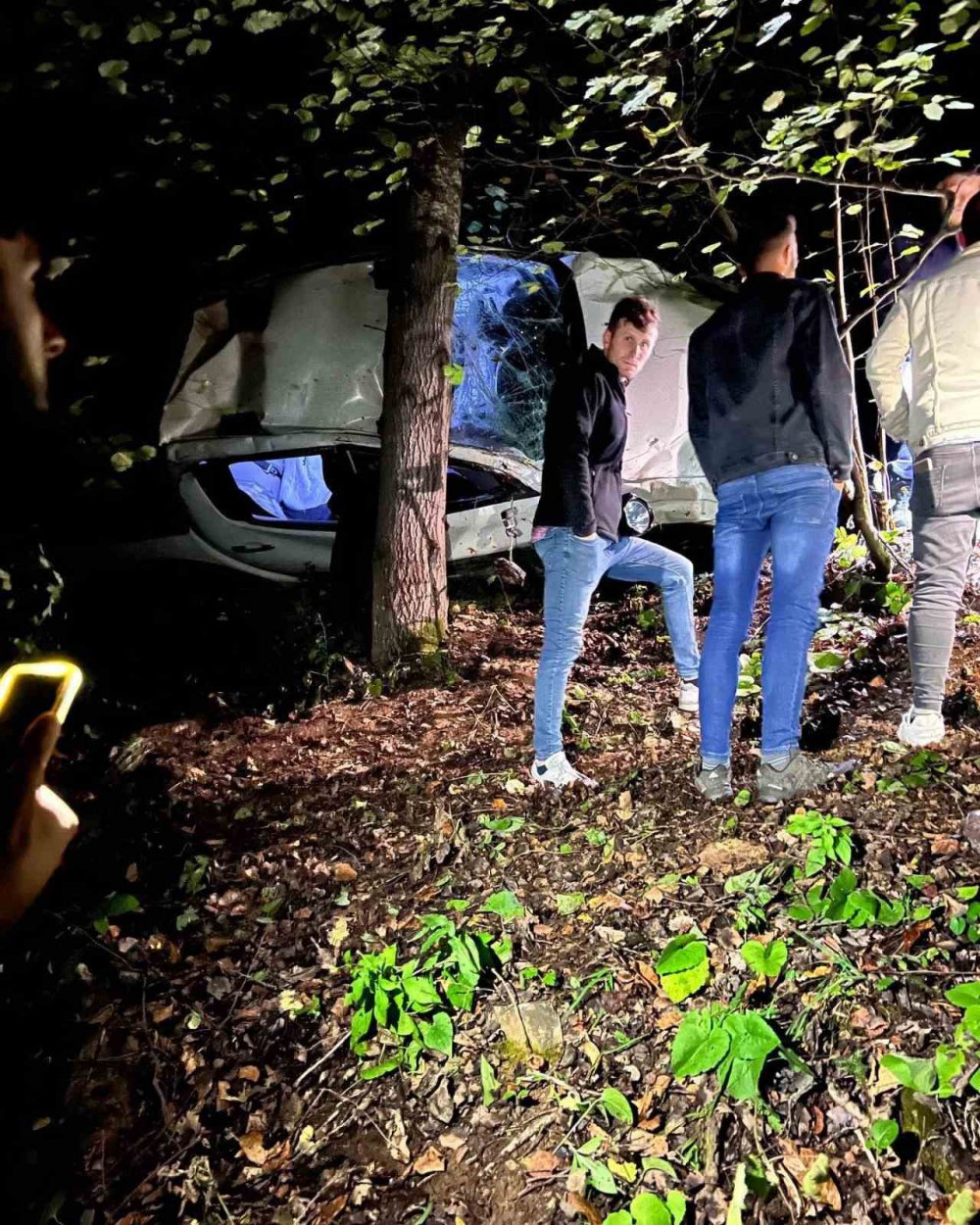 ARTVİN'İN ARDANUÇ İLÇESİ TOSUNLU KÖYÜ MEVKİİNDE MEYDANA GELEN TRAFİK KAZASINDA 16 YAŞINDA EGEMEN LEVENT HAYATINI KAYDETTİ, SÜRÜCÜ GÖKDENİZ TEKİN VE BORA GÜREŞ YARALANDI