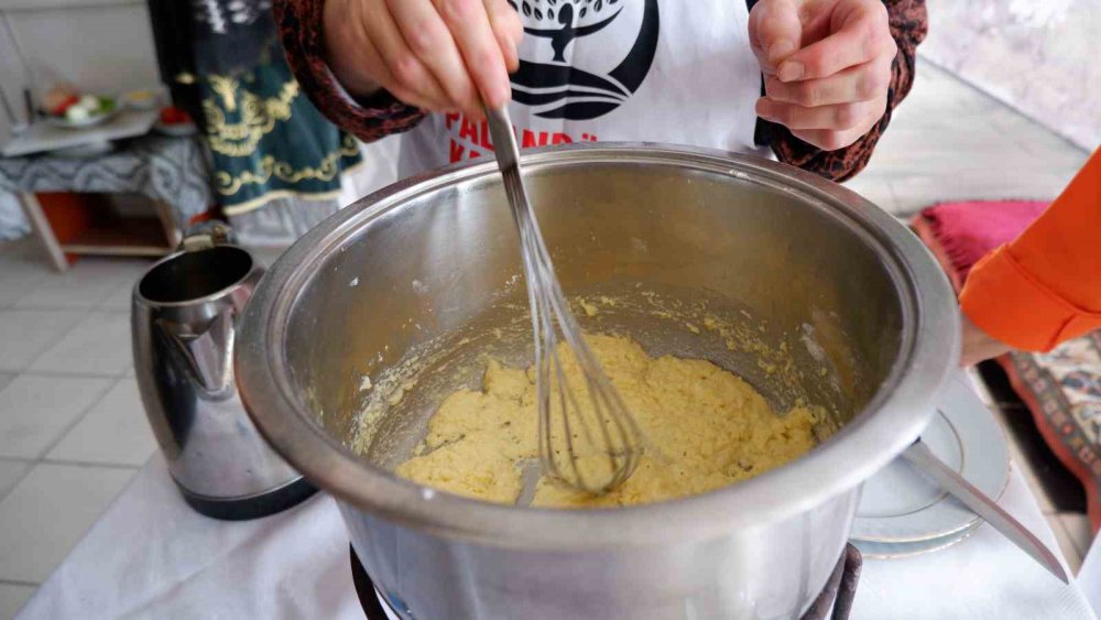 ERZURUM TİCARET BORSASI TARAFINDAN 2021 YILINDA TÜRKPATENT KURUMUNA MAHREÇ İŞARETİ TESCİL İÇİN BAŞVURULAN ERZURUM HERLE AŞI ÇORBASI GEÇTİĞİMİZ GÜNLERDE COĞRAFİ İŞARET ALDI