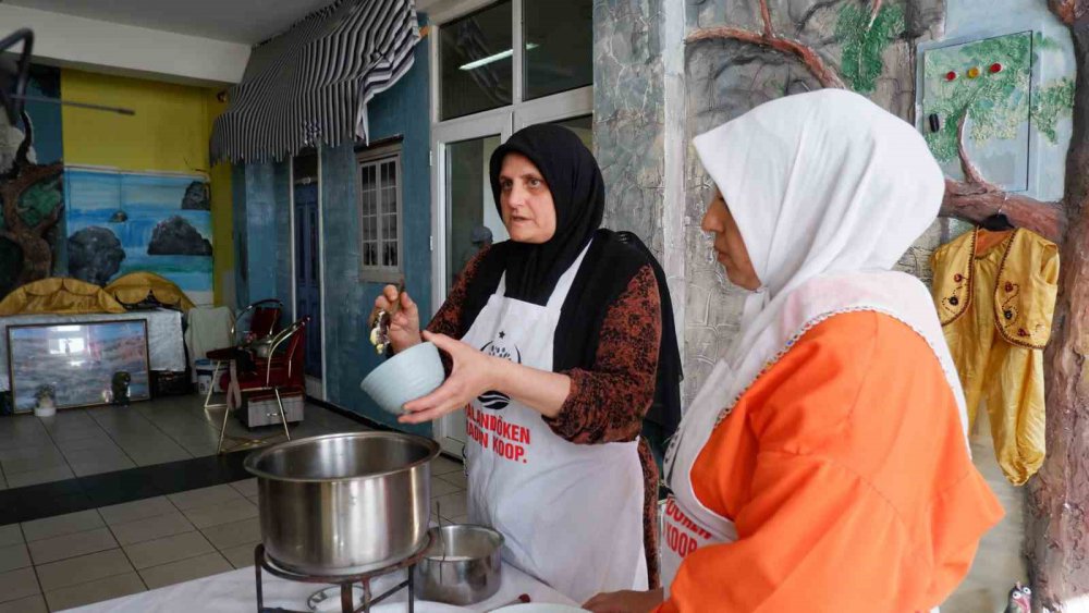 ERZURUM TİCARET BORSASI TARAFINDAN 2021 YILINDA TÜRKPATENT KURUMUNA MAHREÇ İŞARETİ TESCİL İÇİN BAŞVURULAN ERZURUM HERLE AŞI ÇORBASI GEÇTİĞİMİZ GÜNLERDE COĞRAFİ İŞARET ALDI