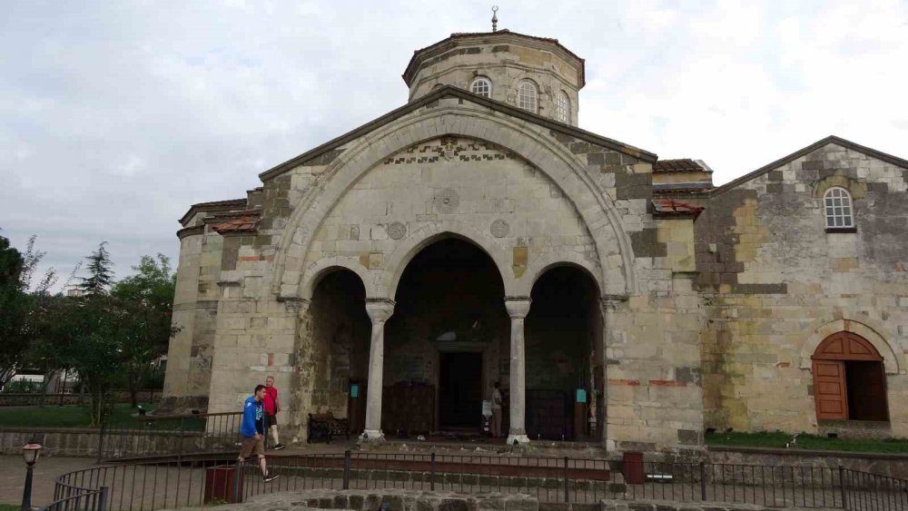 TRABZON'UN TARİHİ VE TURİSTİK YERLERİ BUGÜNLERDE ÖZELLİKLE ARAP TURİSTLERİN OKULLARIN AÇILMASI İLE ÜLKELERİNE GERİ DÖNÜŞÜYLE BİRLİKTE EN TENHA GÜNLERİ YAŞIYOR