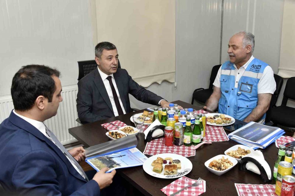 GÜMÜŞHANE VALİSİ ALPER TANRISEVER, PLANLANDIĞI TARİHTE BİTİRİLİRSE TÜRKİYE'NİN 60. HAVALİMANI OLACAK YILLIK 2 MİLYON YOLCU KAPASİTELİ GÜMÜŞHANE-BAYBURT HAVALİMANINDA ÜSTYAPI ÇALIŞMALARININ DEVAM ETTİĞİNİ SÖYLEDİ