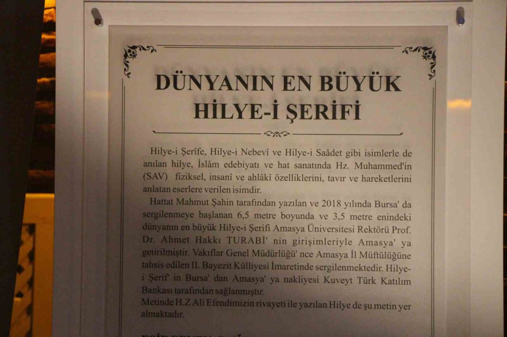 HATTAT MAHMUT ŞAHİN TARAFINDAN YAZILAN 6,5 METRE BOYUNDA VE 3.5 METRE ENİNDEKİ DÜNYANIN EN BÜYÜK HİLYE-İ ŞERİF'İ AMASYA'DA SERGİLENMEYE BAŞLADI