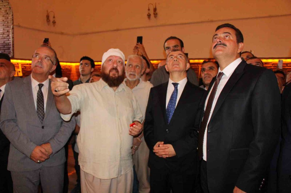 HATTAT MAHMUT ŞAHİN TARAFINDAN YAZILAN 6,5 METRE BOYUNDA VE 3.5 METRE ENİNDEKİ DÜNYANIN EN BÜYÜK HİLYE-İ ŞERİF'İ AMASYA'DA SERGİLENMEYE BAŞLADI