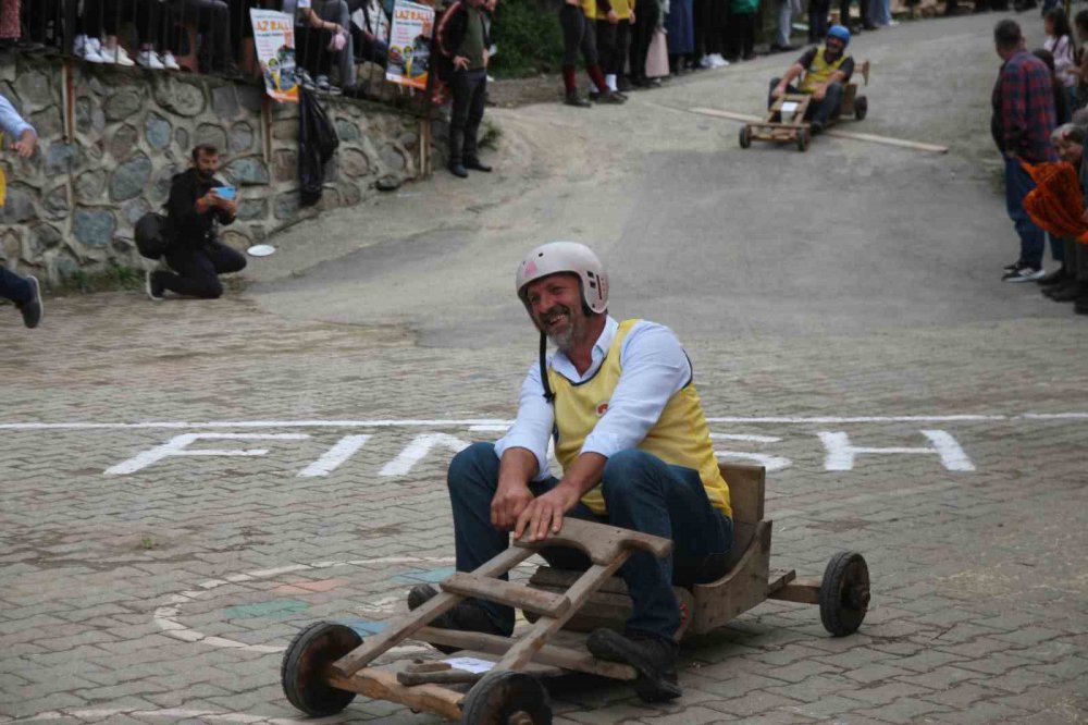 RİZE’NİN ÇAMLIHEMŞİN İLÇESİ DİKKAYA KÖYÜ'NDE BU YIL 10.KEZ DÜZENLENEN LAZRALLİ TAHTA ARABA YARIŞLARI HER YIL OLDUĞU GİBİ BU YIL DA GÖRÜNTÜLERE SAHNE OLDU