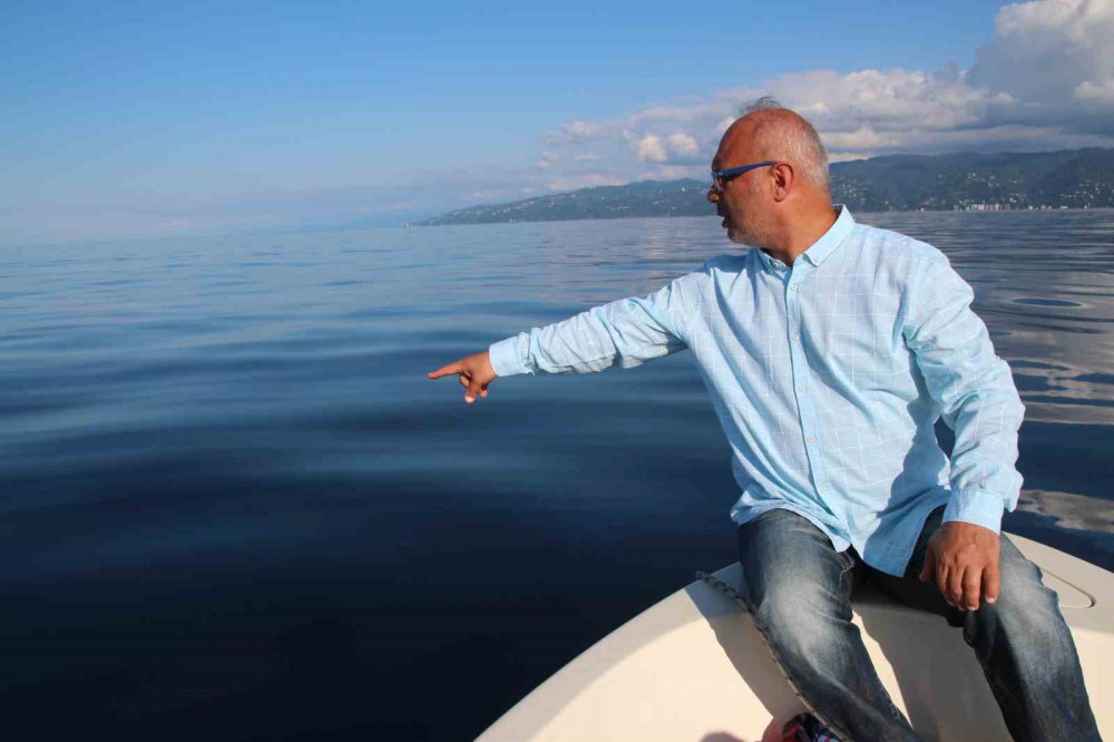 GÜMÜŞHANE ÜNİVERSİTESİ’NDEN PROF. DR. NAFIZ MADEN, DOĞU KARADENİZ'DE PETROL REZERVİNİN BULUNUP BULUNMADIĞINA DAİR NUMUNE ALMAK ÇAYELİ İLÇESİNİN YAKLAŞIK 7 MİL AÇIKLADINDA DENİZE AÇILDI