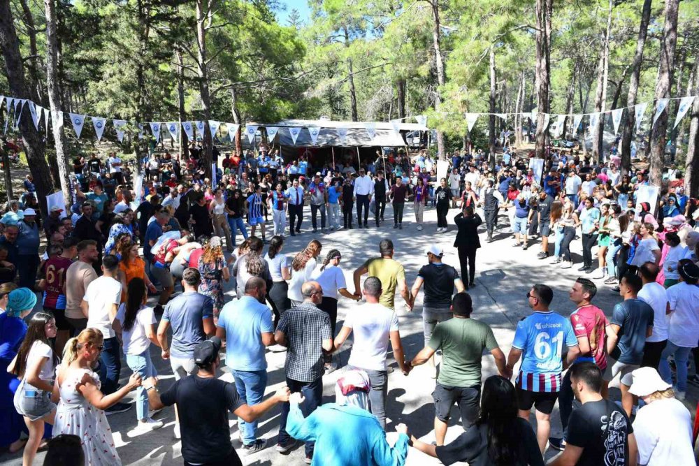 TRABZON'UN ORTAHİSAR İLÇE BELEDİYE BAŞKANI AHMET METİN GENÇ, HER YIL GELENEKSEL OLARAK KIBRIS KARADENİZ KÜLTÜR DERNEĞİ'NİN GİRNE'DE DÜZENLEDİĞİ YAYLA FESTİVALİ'NE KATILDI