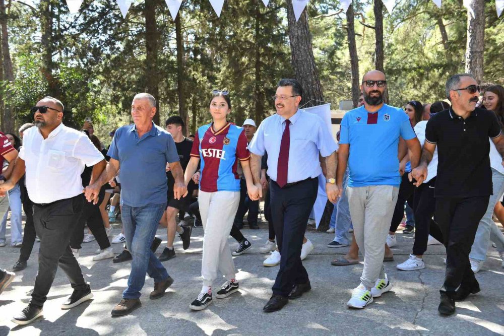 TRABZON'UN ORTAHİSAR İLÇE BELEDİYE BAŞKANI AHMET METİN GENÇ, HER YIL GELENEKSEL OLARAK KIBRIS KARADENİZ KÜLTÜR DERNEĞİ'NİN GİRNE'DE DÜZENLEDİĞİ YAYLA FESTİVALİ'NE KATILDI