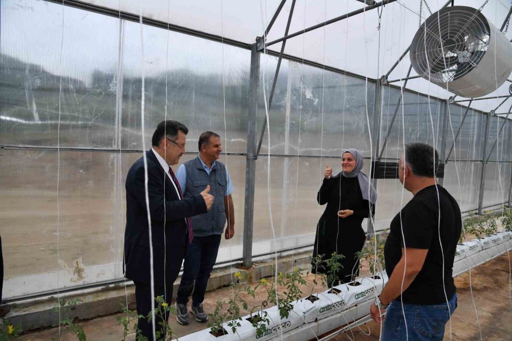 ORTAHİSAR BELEDİYE BAŞKANI AHMET METİN GENÇ, GEÇİT MAHALLESİ'NDE HAYATA GEÇİRİLEN "EN MUTLU KÖY" PROJESİNDE İNCELEMELERDE BULUNDU