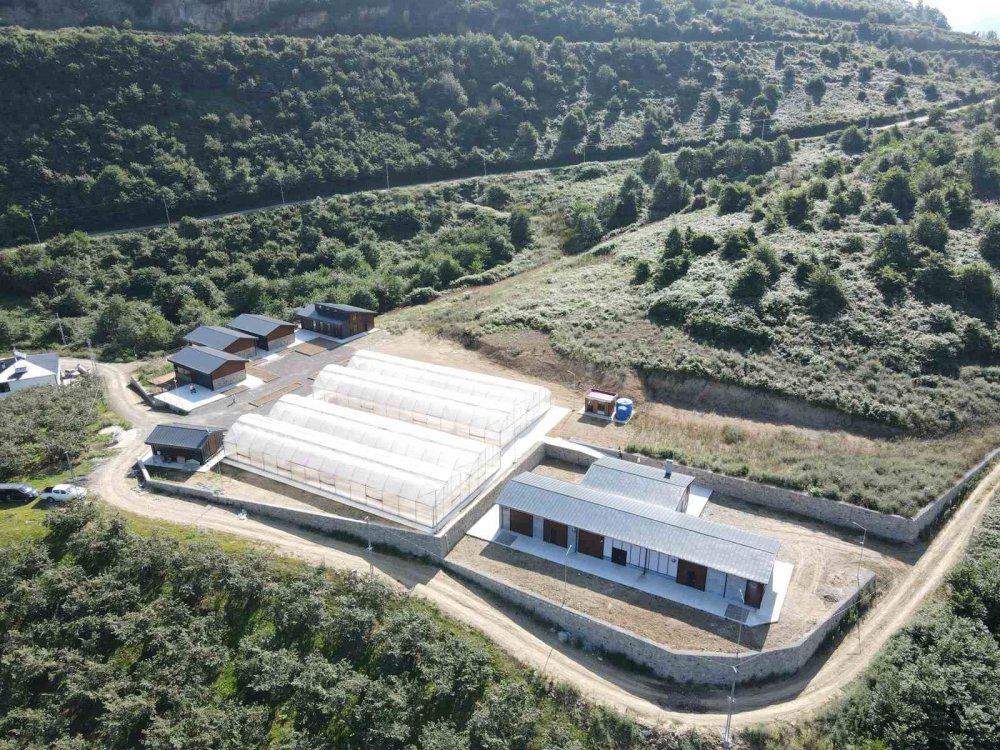 ORTAHİSAR BELEDİYE BAŞKANI AHMET METİN GENÇ, GEÇİT MAHALLESİ'NDE HAYATA GEÇİRİLEN "EN MUTLU KÖY" PROJESİNDE İNCELEMELERDE BULUNDU