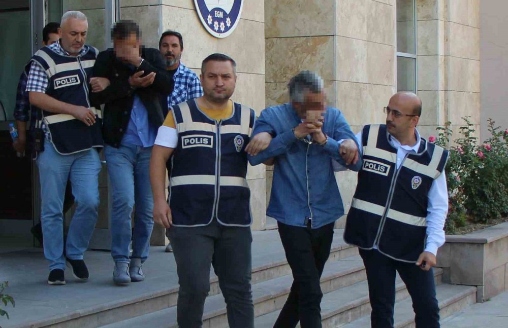 AMASYA'DA KUYUMCULARA DÜŞÜK AYARLI ALTINI "22 AYAR" DİYE SATARAK 90 BİN TL'DEN FAZLA HAKSIZ KAZANÇ ELDE ETTİKLERİ İDDİA EDEN 2 KİŞİ, POLİS TARAFINDAN YAKALANDI