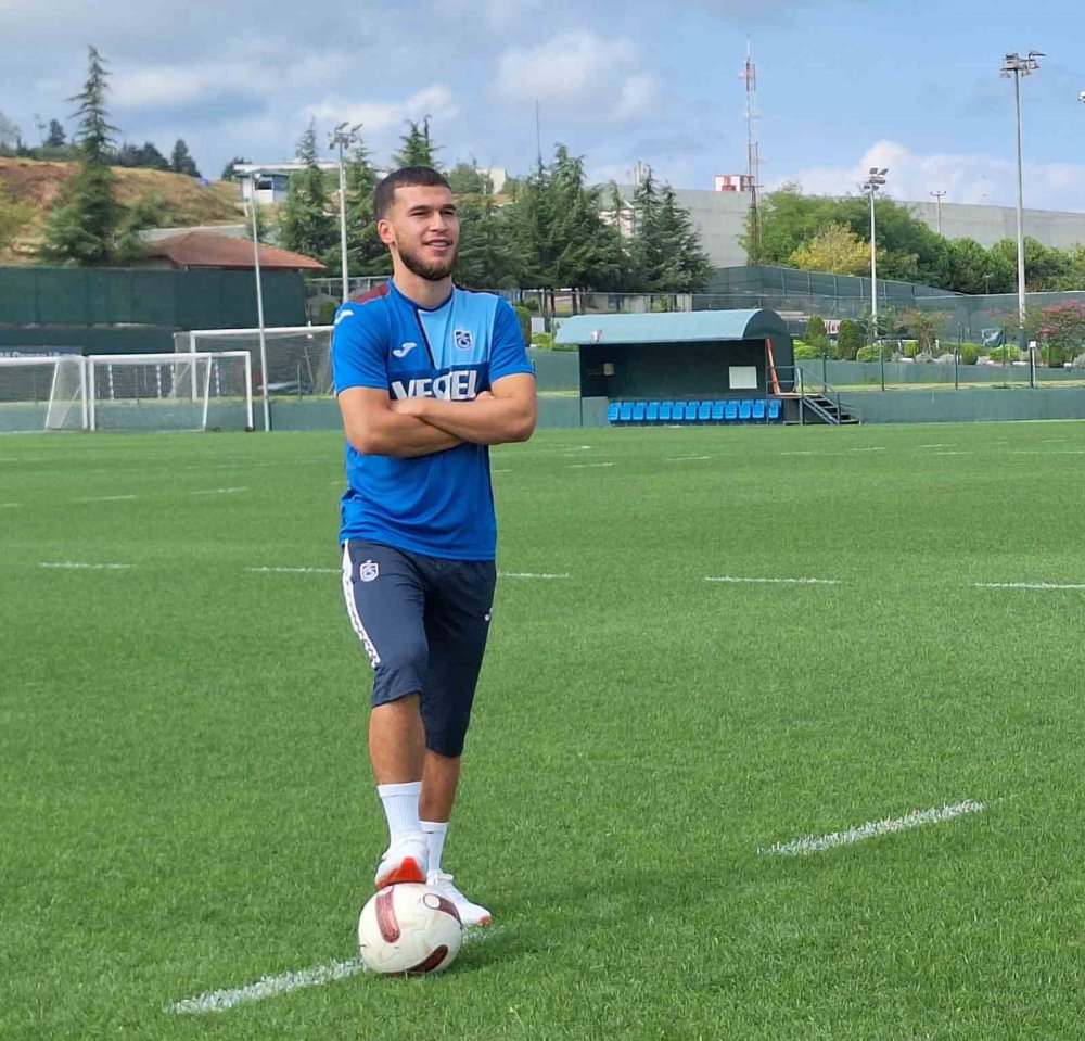 TRABZONSPOR'UN ALMAN EKİBİ SCHALKE'DEN KİRALIK OLARAK KADROSUNA KATTIĞI MEHMET CAN AYDIN, TRABZON'A SAVAŞMAYA VE FORMAYI ALMAYA GELDİĞİNİ BELİRTEREK, KENDİSİNİ TRABZONSPOR'A AİT HİS ETTİĞİNİ SÖYLEDİ