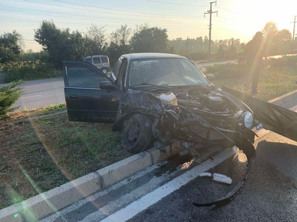 SAMSUN'DA YOLDAN ÇIKAN OTOMOBİLİN ÖĞRENCİ SERVİSİYLE ÇARPIŞMASI SONUCU MEYDANA GELEN TRAFİK KAZASINDA 5 KİŞİ YARALANDI