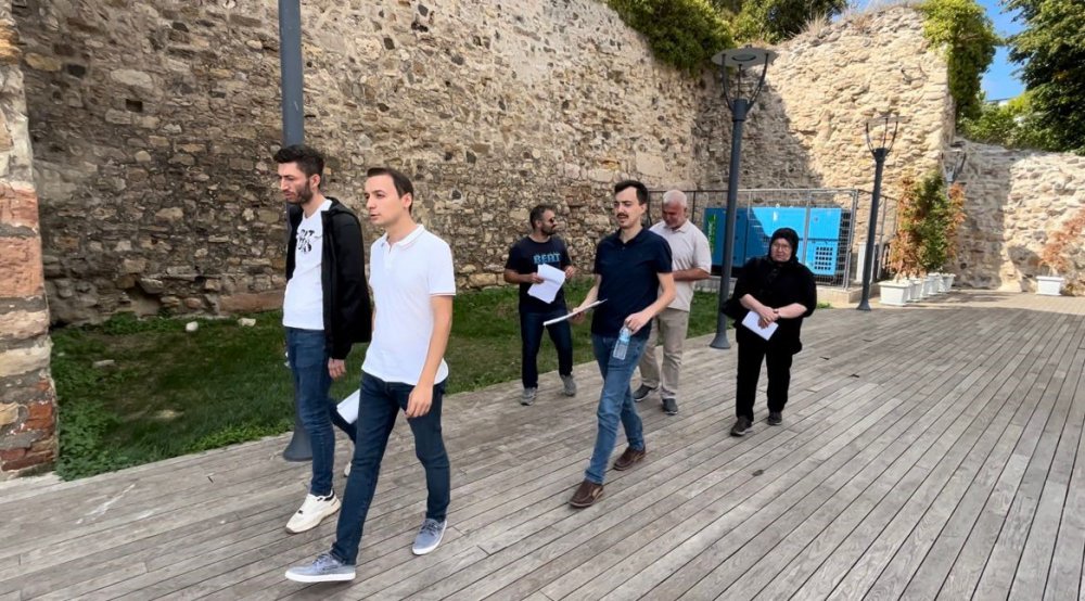 SİNOP'UN DURAĞAN İLÇESİNDE FAALİYET GÖSTEREN BİR FİRMA, ONLARCA KİŞİYİ SIFIR ARAÇ VAADİYLE DOLANDIRDI. MAĞDURLAR ŞİMDİ HAKLARINI ARIYOR