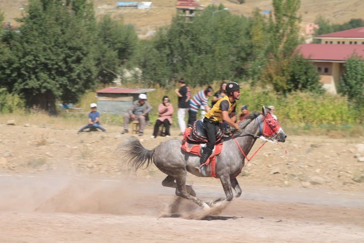 TÜRKİYE GELENEKSEL SPOR DALLARI FEDERASYONU ATLI CİRİT TÜRKİYE FİNALİ 1'İNCİ LİGE YÜKSELME B GRUBU MÜSABAKALARI SONA ERDİ. TÜRKİYE CİRİT ŞAMPİYONASI’NDA BİRİNCİ ERZURUM İKİNCİ BAYBURT OLDU