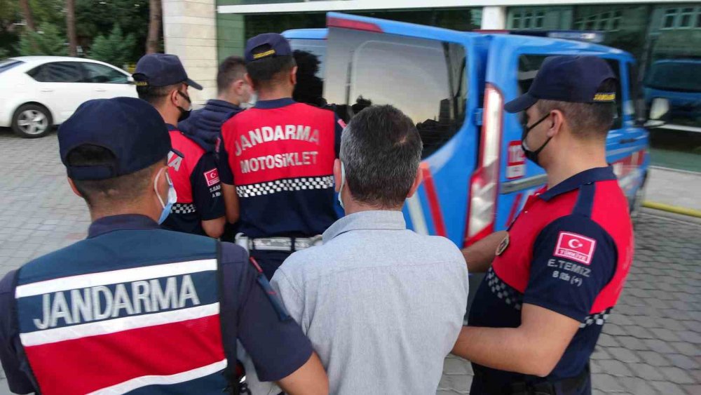 SAMSUN'DA SİLAHLI SALDIRIDA HAYATLARINI KAYBEDEN EMLAKÇI VE EŞİNİN ÖLÜMÜYLE İLGİLİ TUTUKLANAN 2'Sİ BABA-OĞUL 3 KİŞİ YARGILANDIKLARI MAHKEMECE 40'AR YIL HAPİS CEZASINA ÇARPTIRILDILAR