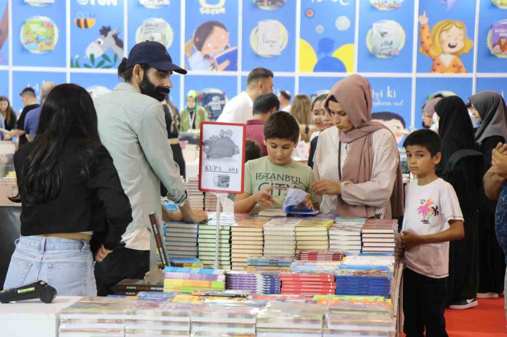 8. KARADENİZ KİTAP FUARI DÜZENLENEN TÖRENLE SAMSUN’DA AÇILDI