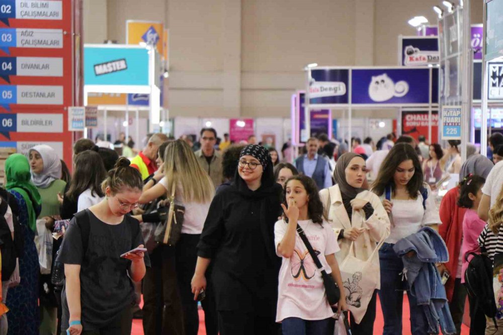 8. KARADENİZ KİTAP FUARI DÜZENLENEN TÖRENLE SAMSUN’DA AÇILDI