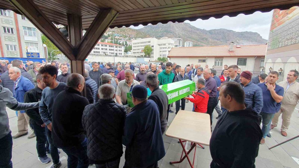 TOKAT’TAKİ FECİ KAZADA HAYATINI KAYBEDEN 3 KİŞİ GÜMÜŞHANE’DE SON YOLCULUĞUNA UĞURLANDI