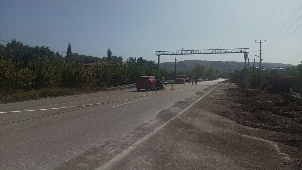 ÇORUM'UN BOĞAZKALE İLÇESİNDE CİP İLE OTOMOBİLİN ÇARPIŞTIĞI KAZADA AYNI AİLEDEN MUSTAFA VE EŞİ YÜKSEL DEVECİ ÖLDÜ, 2 KİŞİ DE YARALANDI