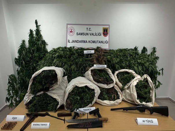 SAMSUN'DA 1-30 EYLÜL TARİHLERİ ARASINDA YAPILAN DENETİM VE KONTROLLERDE 274 ARAÇ TRAFİKTEN MEN EDİLDİ, 1656 ARAÇ VE SÜRÜCÜSÜNE ÇEŞİTLİ KURAL İHLALLERİNDEN 2 MİLYON 578 BİN 574 TL CEZAİ İŞLEM UYGULANDI