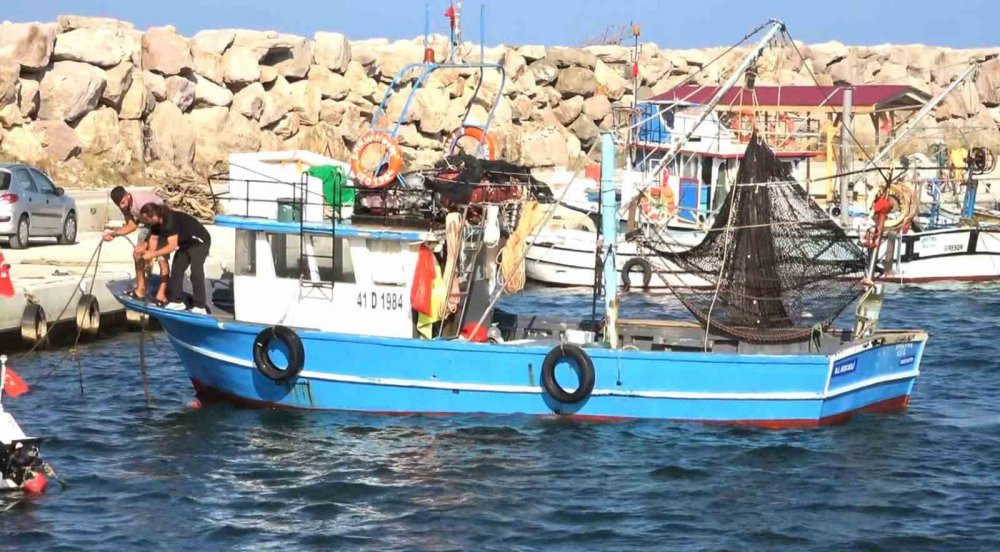 GİRESUN'UN PİRAZİZ SU ÜRÜNLERİ KOOPERATİFİ BAŞKANI HAMDİ ARSLAN, GEÇEN BALIK AV SEZONUNDA HAMSİDE YAŞADIKLARINI, BU SEZON DA PALAMUT AVINDA YAŞADIKLARINI VE ŞUANA KADAR PALAMUT AVINDAN UMDUKLARINI BULAMADIKLARINI SÖYLEDİ