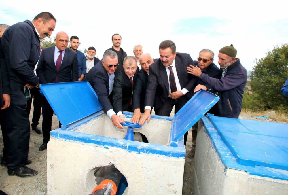 AMASYA'DA YAPILAN YATIRIMLARLA SULANABİLİR TARIM ARAZİSİ VARLIĞI ARTIRILIYOR. AMASYA VALİSİ YILMAZ DORUK, "3 KÖYÜMÜZDE TOPLAM 2 BİN 500 DEKAR TARIM ARAZİSİNİ SUYLA BULUŞTURDUK" DEDİ