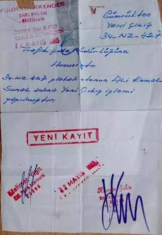 YEŞİLÇAM VE TÜRK SİNEMASININ UNUTULMAZ İSİMLERİNDEN KEMAL SUNAL'IN 1984 YILINDA ALMANYA TURNESİNDE ALDIĞI VE BİR ÇOK FİLMİNDE DE KULLANDIĞI 1984 MODEL MERCEDES'İN ŞİMDİKİ SAHİBİ AHMET YILMAZ, OTOMOBİLİ SATIŞA ÇIKARDI