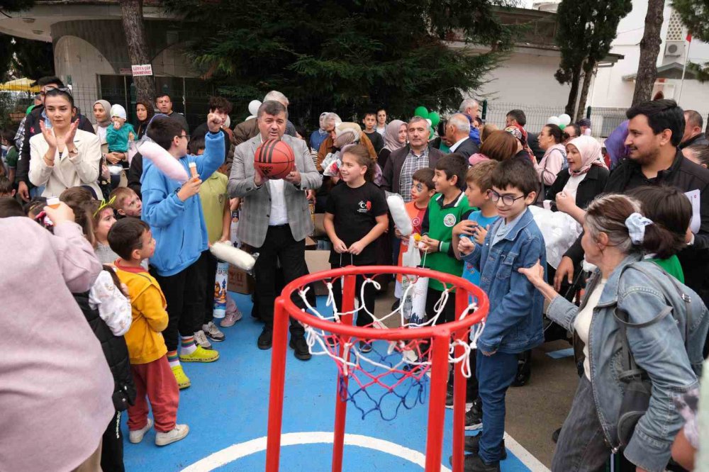KARADENİZ’İN İLK ’ÇOCUK SOKAĞI’ GİRESUN’DA AÇILDI. TAMAMEN ÇOCUKLAR İÇİN DİZAYN EDİLEN SOKAKTA, GELENEKSEL OYUN ALANLARI, PRATİK DÜŞÜNCEYİ ARTIRACAK OYUN ALANLARI YER ALIYOR