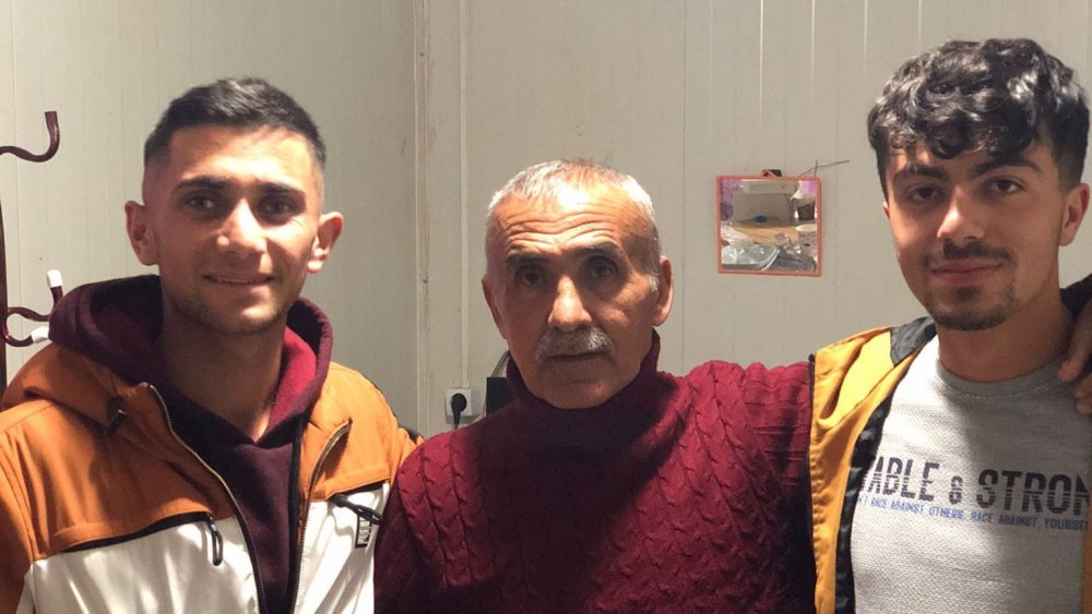 AMASYA'NIN TAŞOVA İLÇESİNDE BİR LUNAPARKIN KONTEYNERİNDE 3 GECE KALAN ÜNİVERSİTE ÖĞRENCİSİ İKİ GENÇ, DURUMLARINI ÖĞRENEN AMASYA VALİSİ YILMAZ DORUK'UN TALİMATIYLA PANSİYONA YERLEŞTİRİLDİ