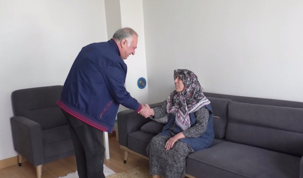 ATATÜRK ÜNİVERSİTESİ FEN FAKÜLTESİ KİMYA BÖLÜMÜ ÖĞRETİM ÜYESİ PROF. DR. MURAT ÇELİK, 14 YILDIR ÜZERİNDE ÇALIŞTIKLARI VE GELİŞTİRDİKLERİ YARALARI İYİLEŞTİRİCİ KREMİN YERLİ-MİLLİ OLMASI İÇİN DESTEK BEKLEDİKLERİNİ SÖYLEDİ