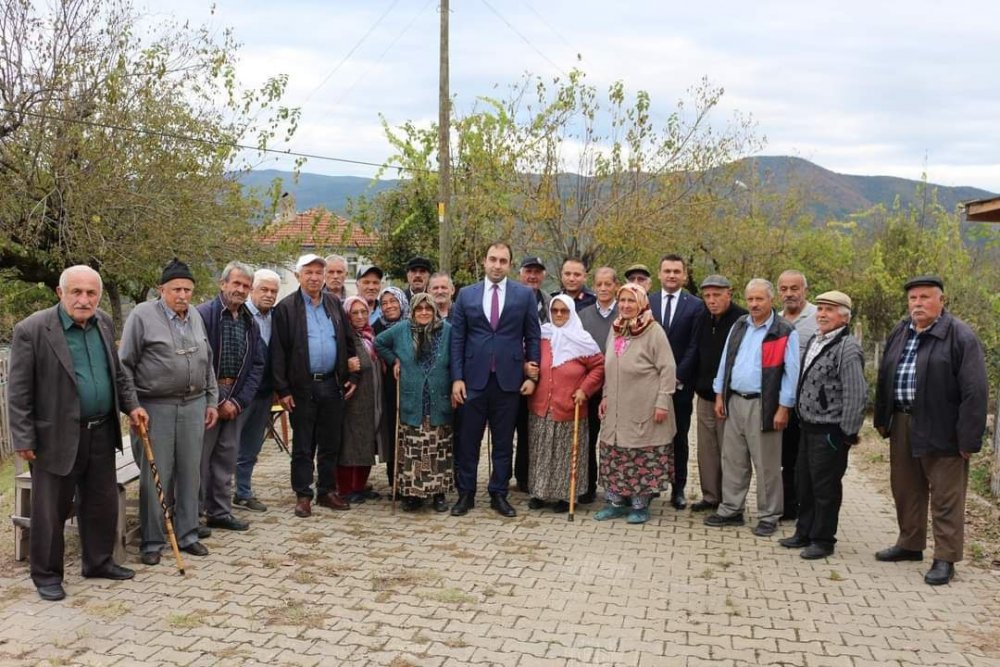 KARADENİZ'DE DOĞALGAZ ÇIKARTMA ÇALIŞMALARININ SÜRDÜĞÜ ZONGULDAK'IN FİLYOS BELDESİNE YAKLAŞIK 100 KİLOMETRE UZAKLIKTA BULUNAN AĞAKÖYÜ'NDE BİR VATANDAŞ, KENDİLERİNİ ZİYARETE GELEN KAYMAKAMDAN DOĞALGAZ İSTEDİ